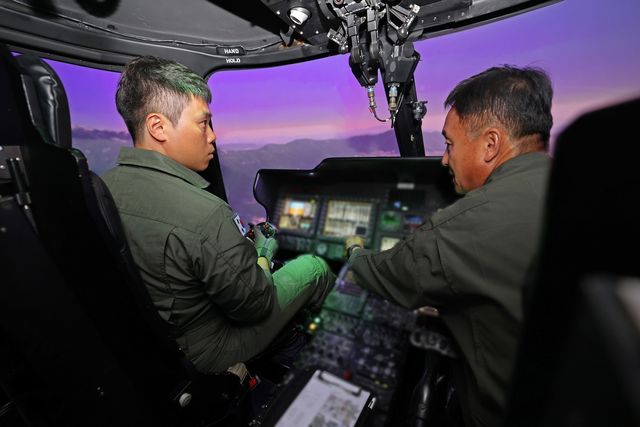 육군, 수리온 국민 조종사 체험 비행 행사 개최