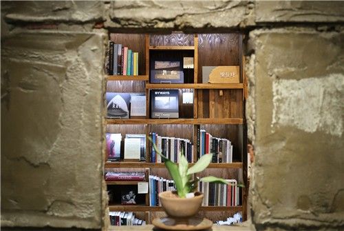 전주 서학예술마을도서관 1층 내부