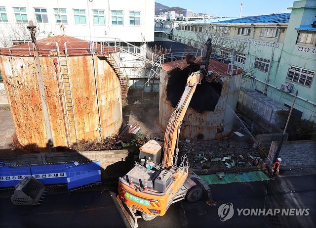 부산공동어시장 현대화 사업 시작, 1단계 구간 철거