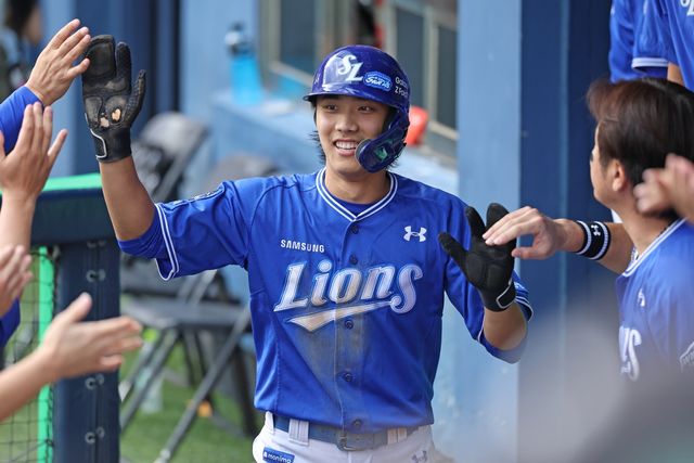 환하게 웃는 이재현