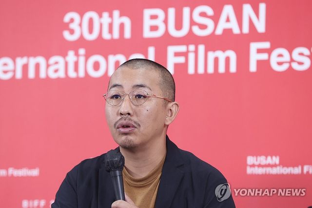 인사말하는 미야케 쇼