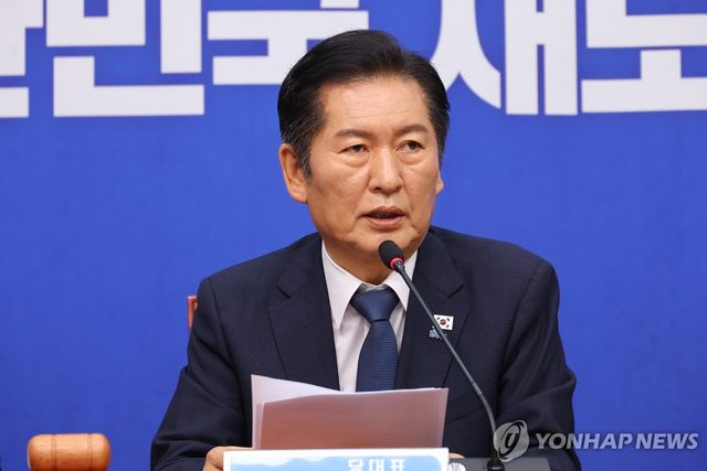 최고위원회의에서 발언하는 정청래 대표