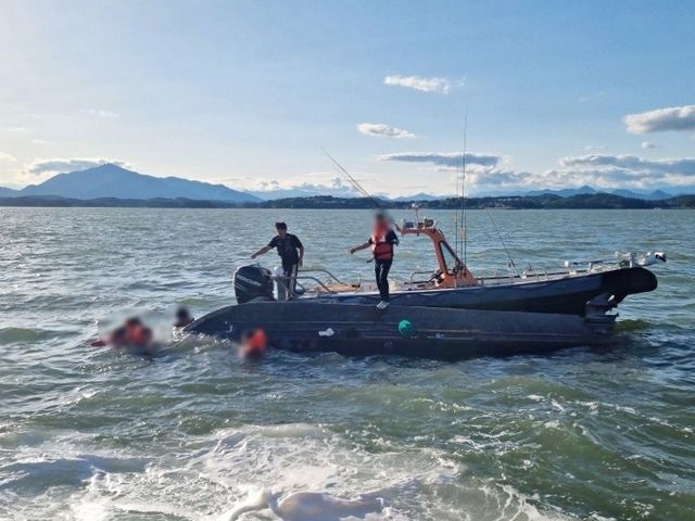 사천 광포항 해상 선박 전복