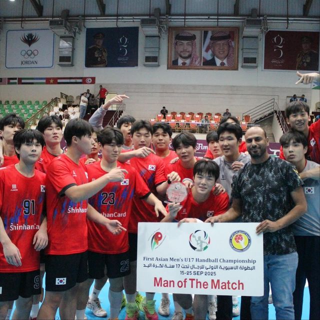 대만전 승리 후 기뻐하는 한국 선수단