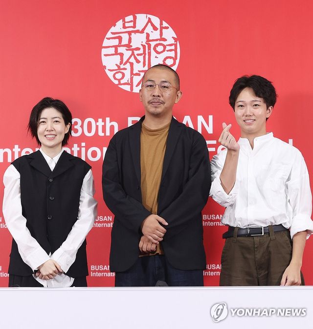 '여행과 나날' 배우와 감독