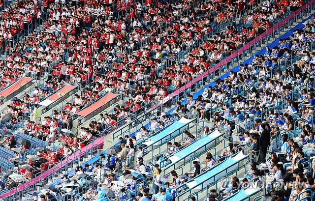 고연전, 청색과 홍색의 열띤 응원