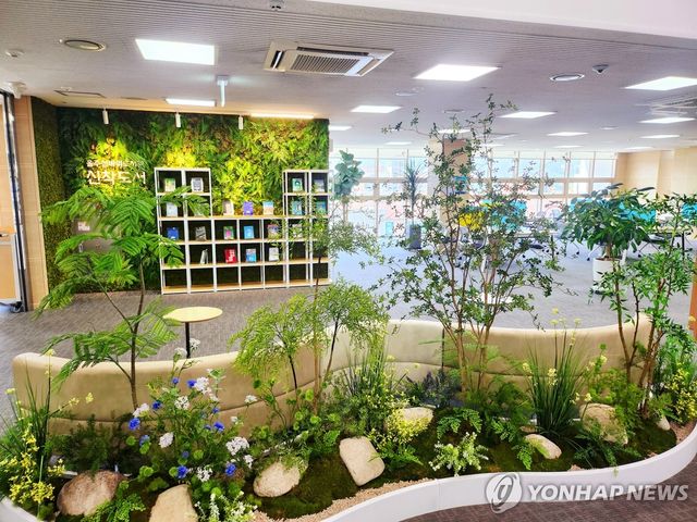 울주선바위도서관 내부 