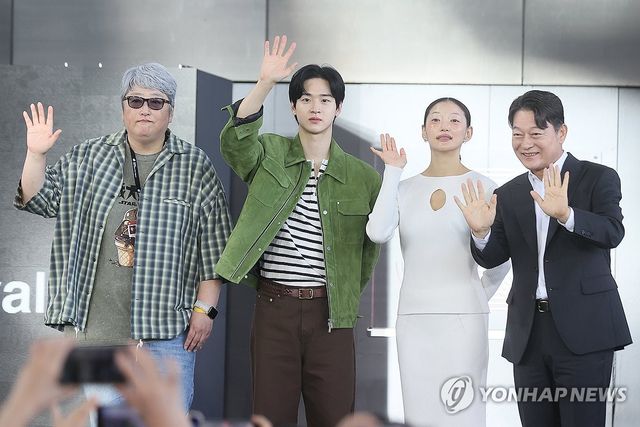 부산국제영화제 '사마귀 : 살인자의 외출' 야외 무대 인사