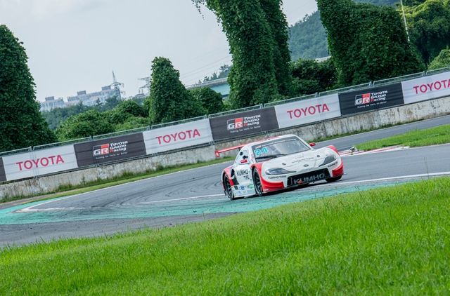 질주하는 이창욱의 경주차