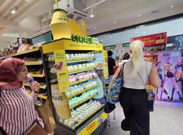 CU 명동역점 내 바나나맛 우유 판매대