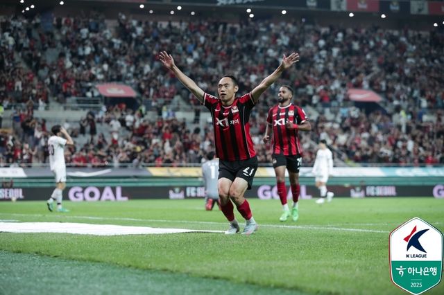 골 넣고 기뻐하는 문선민