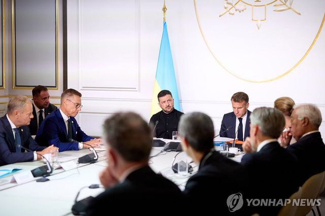 엘리제궁에서 안전보장안 논의하는 '의지의 연합' 국가수장들