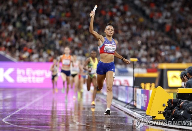 매클로플린, 도쿄에서 대회신기록 2개