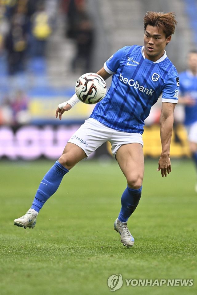 공을 다루는 오현규.