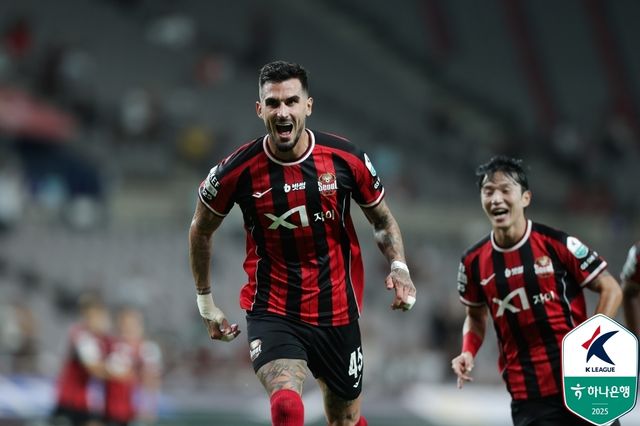 득점하고 세리머니 하는 둑스