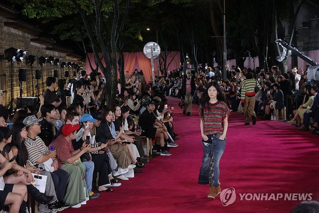 이곳은 덕수궁 돌담길