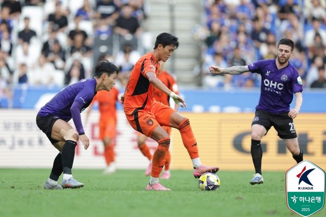 울산과 안양의 맞대결 장면.