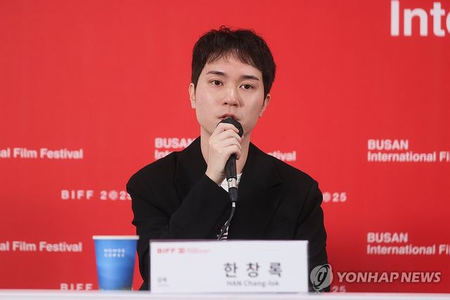 인사말하는 한창록 감독