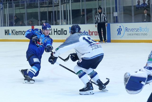 2골을 터트린 HL 안양 전정우(왼쪽)