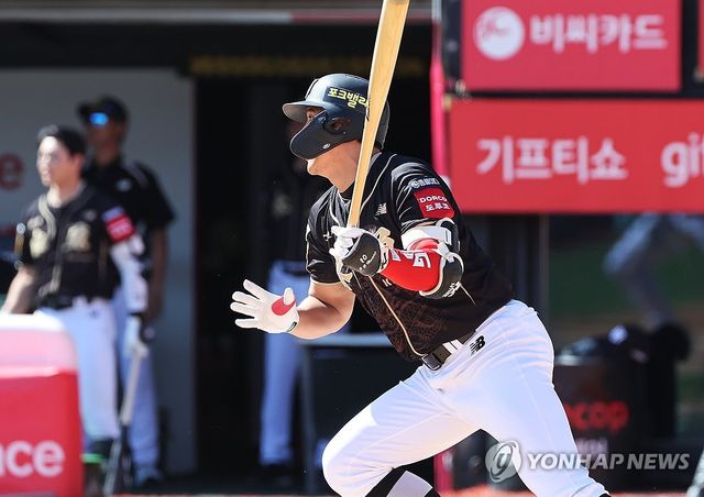 황재균 '2타점 적시타'