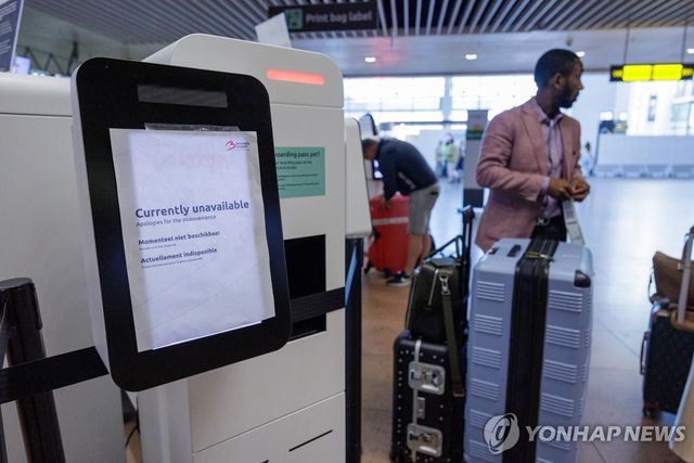 키오스크 고장 안내문 붙인 브뤼셀 공항
