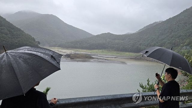 상수원 오봉저수지 찾은 강릉시민들