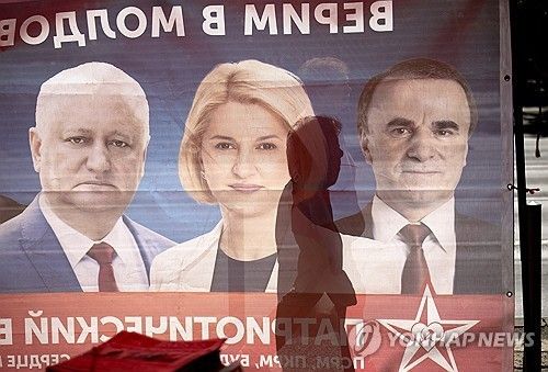  몰도바 수도 키시너우 거리에 설치된 선거 텐트