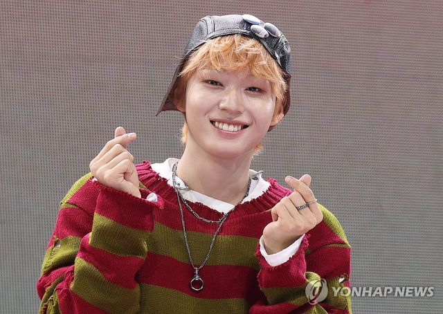 하트 만드는 킥플립 케이주