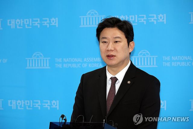 기자회견하는 진종오 의원