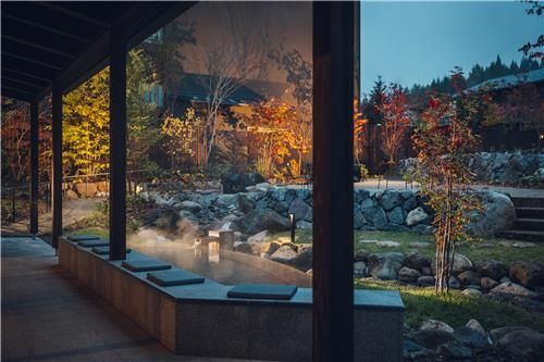 호시노 리조트 카이 오쿠히다 '안뜰 족욕탕' [호시노 리조트 제공]