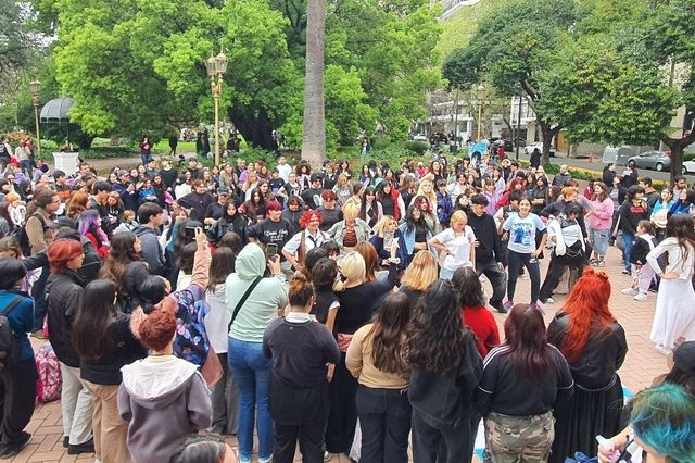 K-팝에 맞춰 춤추는 아르헨티나 팬들