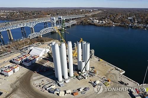 조립 중인 해상 풍력발전기