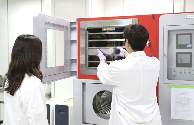 기능성 원료 개발 중인 hy 연구진