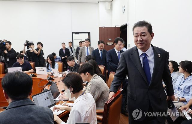 취임 100일 기자간담회 참석하는 김병기 원내대표