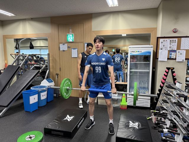 소속팀 우리카드에 복귀해 체력 훈련 중인 김지한