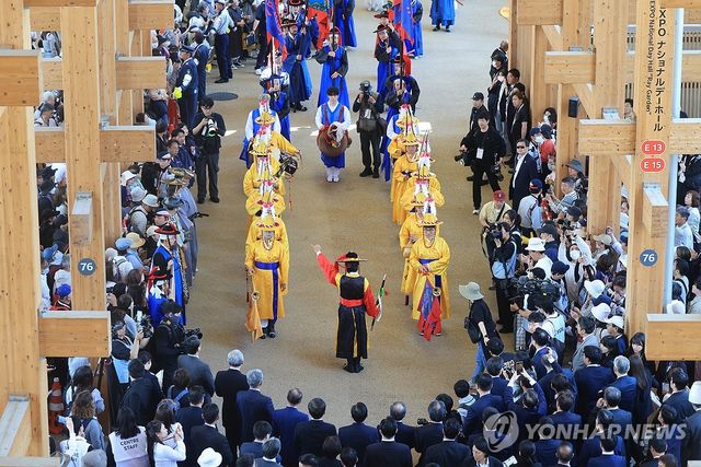 오사카 엑스포장서 펼쳐진 조선통신사 행렬