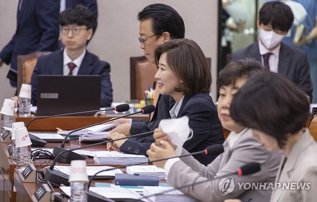 국회 법사위 소위, 시작은 평화롭게