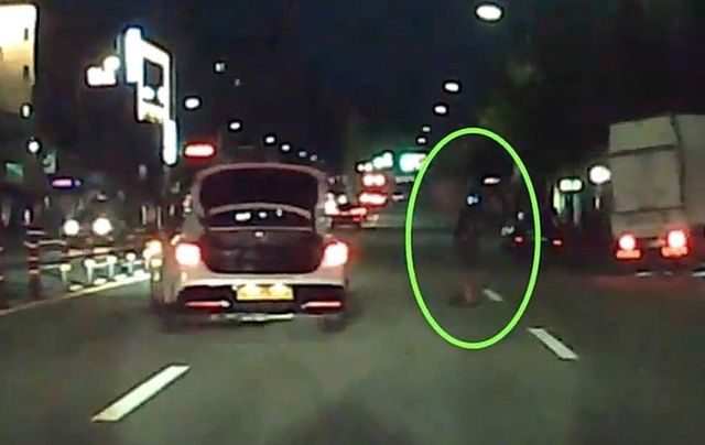 도로에 난입해 위협하는 A씨