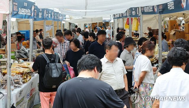 붐비는 추석 농수특산물 서울장터