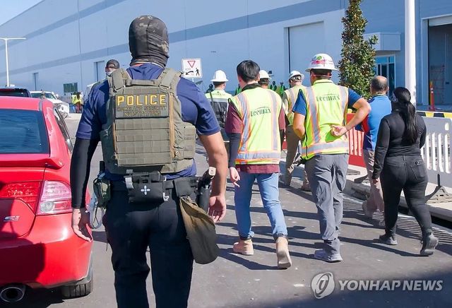 美 이민세관단속국, 韓현장 이민단속 사진 공개