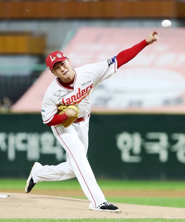 역투하는 SSG 김건우