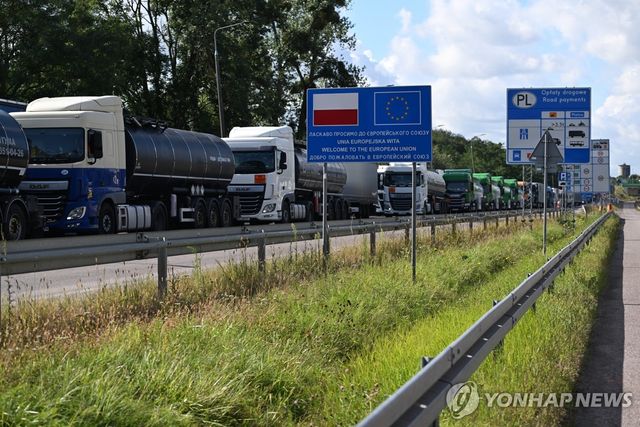 폴란드-벨라루스 국경의 화물차