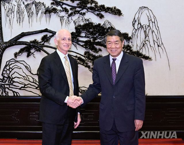 美하원 대표단 허리펑 중국 부총리와 회동