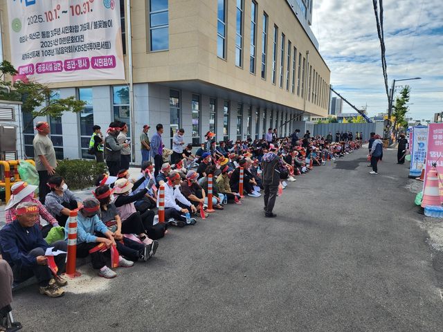 항의 집회하는 익산로컬푸드협동조합 조합원들