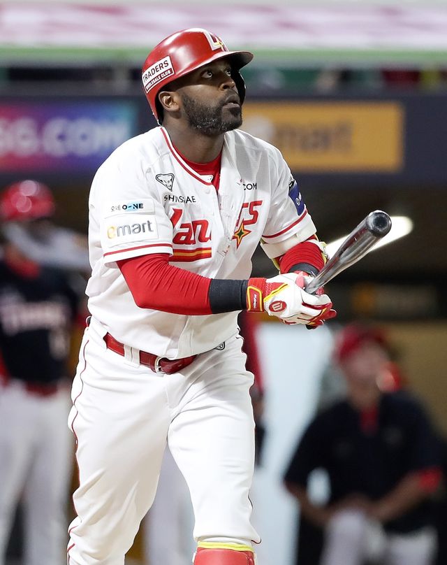 타구 바라보는 에레디아