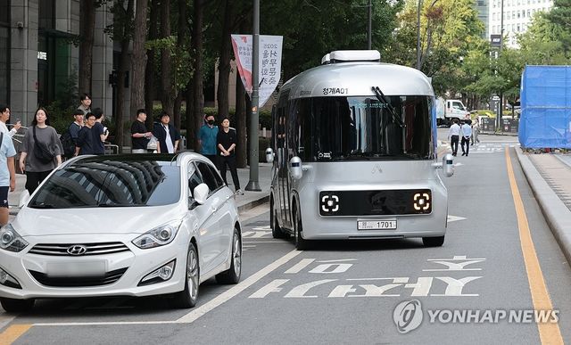 청계천 운전석 없는 자율주행셔틀 시험운행