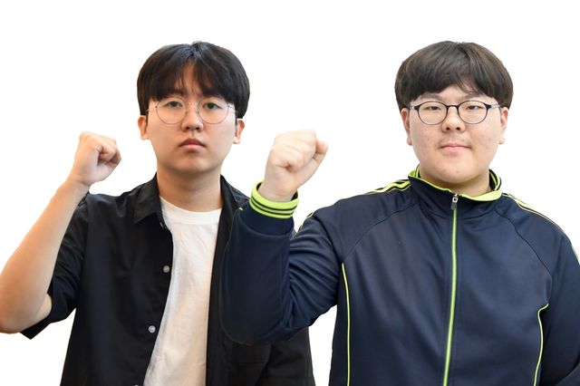 연구생바둑대회에서 내신 입단한 김태헌(왼쪽)과 이주영 초단