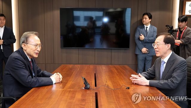 이석연 국민통합위원장, 이명박 전 대통령 예방