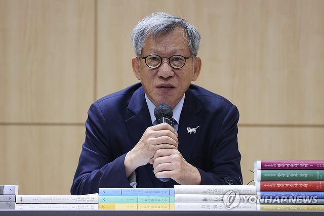 신간 출간하는 유홍준 관장