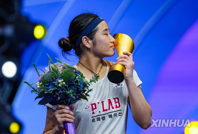 2025 중국 마스터스 시상대 오른 안세영